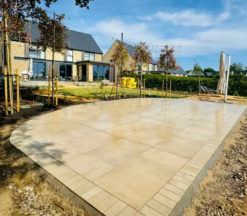 Radial porcelain patio installation